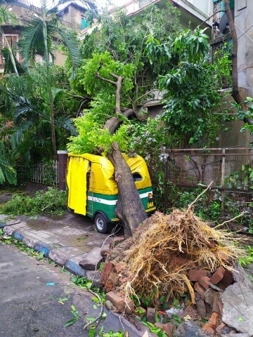 Zerstörung durch Zyklon Amphan